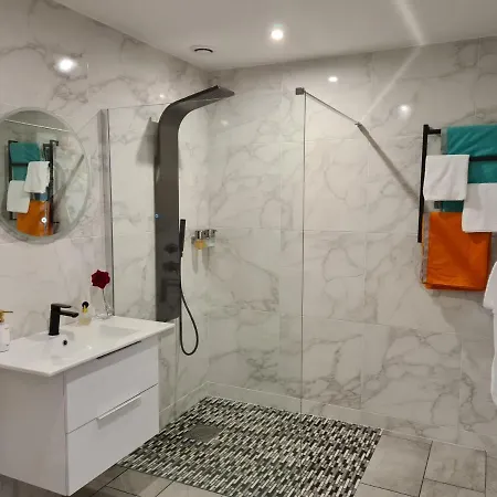 招待所 L Evasion Secrete Quarouble