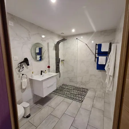 L Evasion Secrete 招待所